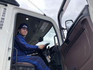 タンクローリーの運転席